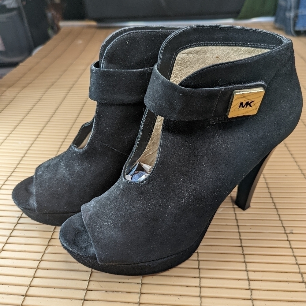 Michael Kors women's sz 10 black suede platform sandals. Golden MK metallic acce